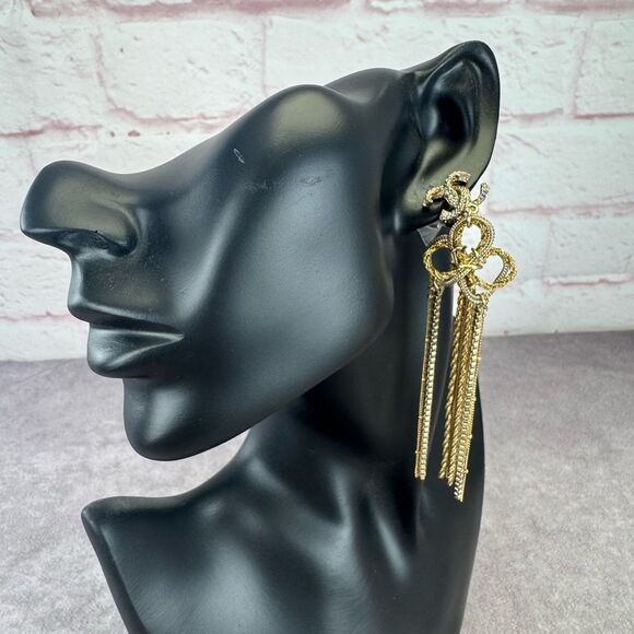CHANEL CC Gold Chain Dangle Long Clip on Earrings - Picture 3 of 11